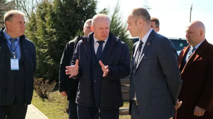 Министр энергетики Денис Мороз в рамках рабочего визита посетил Хойникский район электрических сетей