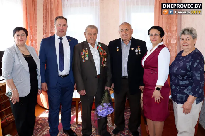 Вечный подвиг: в Речице поздравили ветеранов с наступающим Днем Победы