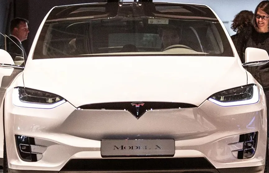 Хакеры-угонщики взломали защиту электрокара Tesla за несколько минут