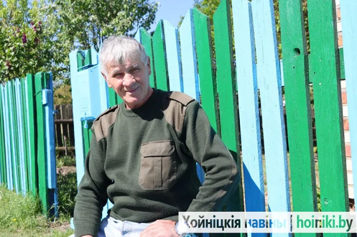Фотокнигу о своей земле издал уроженец деревни Дворище Хойникского района Анатолий Базулько