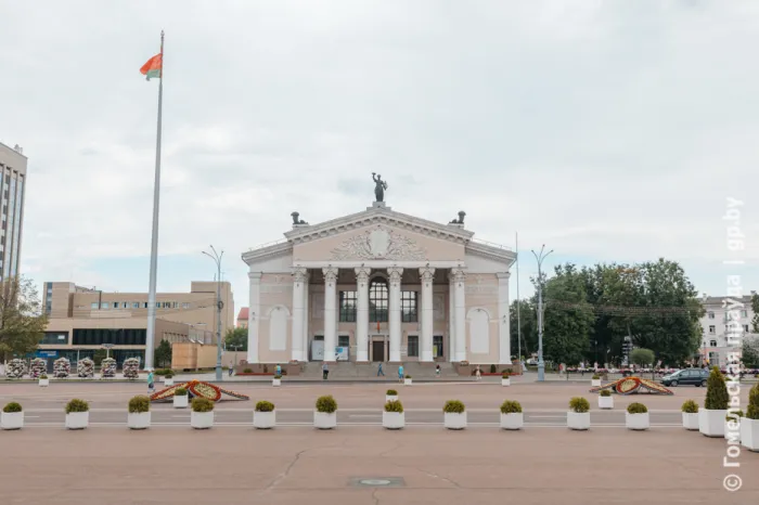 17 июля в Гомельском облдрамтеатре артисты театра и кино из Москвы презентуют комедию «Телохранительница»