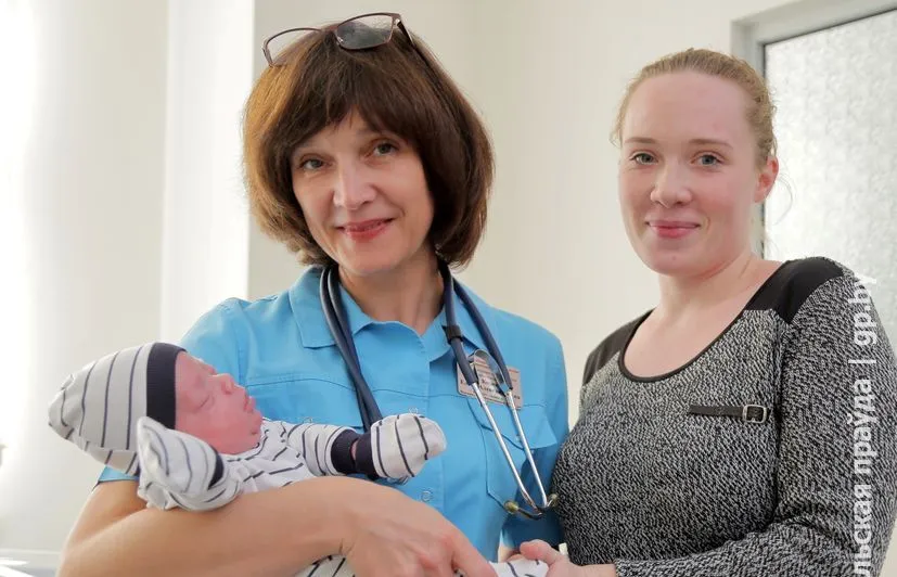 В Гомеле запустили проект "Школа родительства" в помощь родителям недоношенных детей 