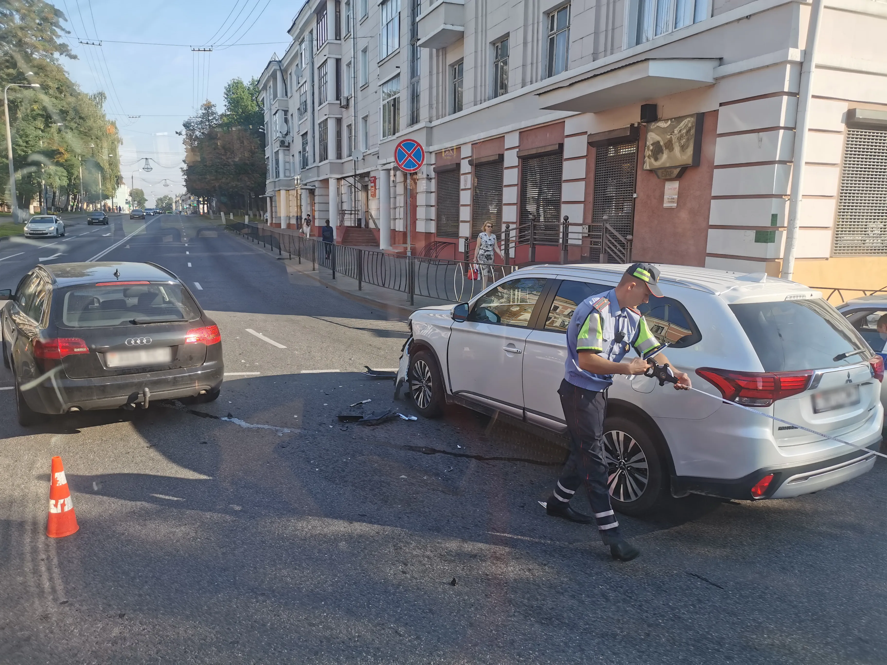 Фотофакт: в Гомеле на кольце по улице Кирова не разъехались две иномарки 