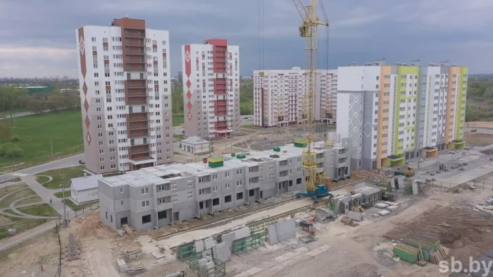 Для безопасности детей в Гомеле строят комплексы домов со сквозными подъездами