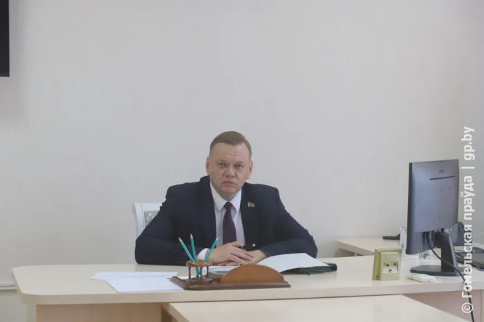 Хорошая должность и медицинские показания: два человека пришли на прием к заместителю председателя облисполкома Дмитрию Алейникову