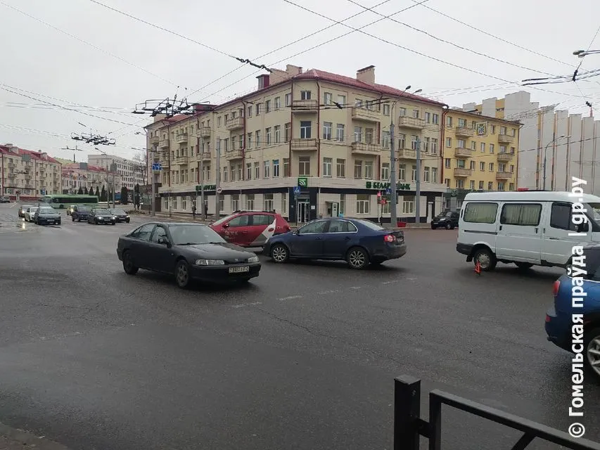 Фотофакт: В Гомеле на пересечении проспекта Ленина и улицы Интернациональной произошло ДТП