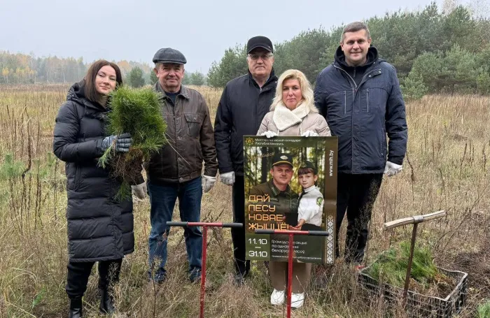 Республиканскую акцию «Дай лесу новае жыццё» поддержали сотрудники экономического суда Гомельской области
