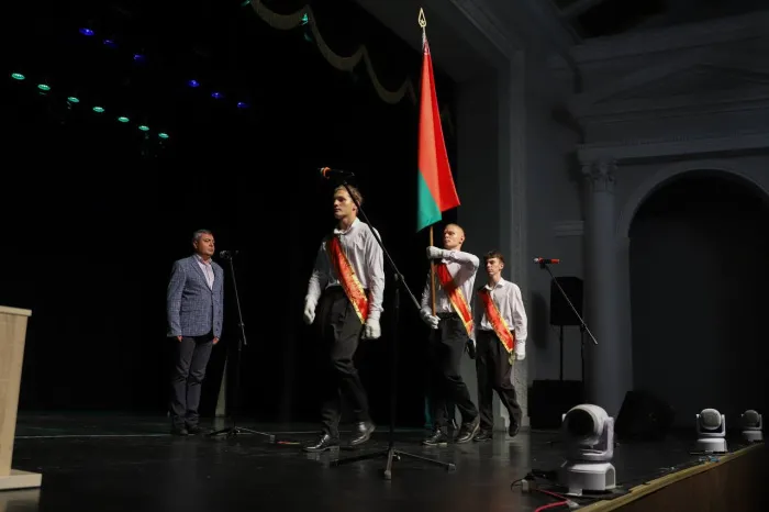 Александр Новиков принял участие в торжественной линейке для учащихся Гомельского автомеханического колледжа