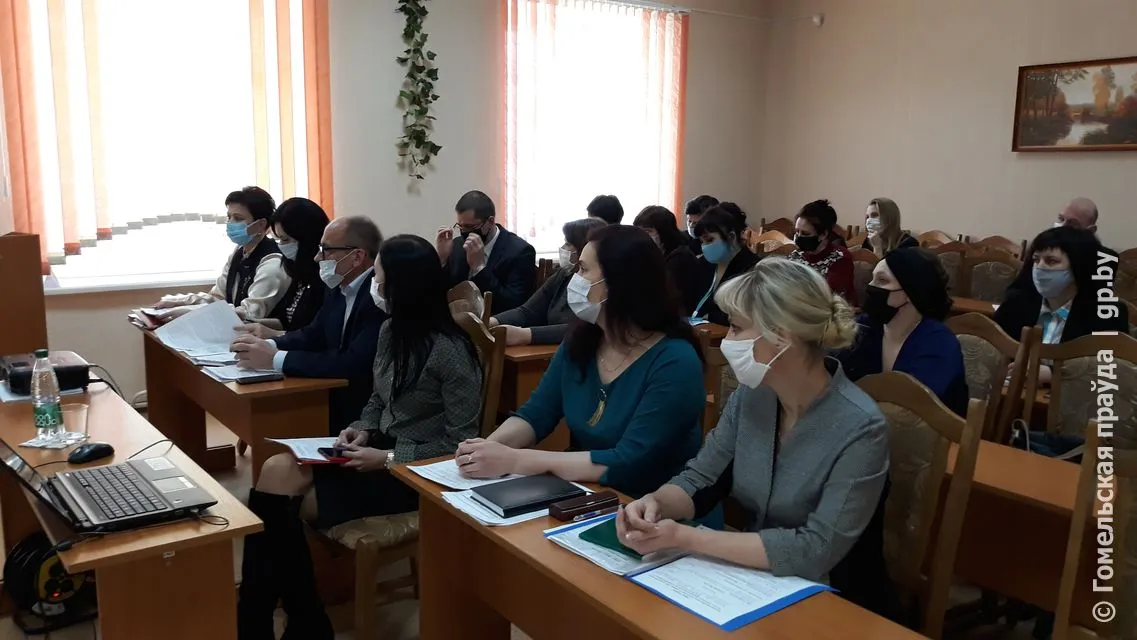 Мозыряне в формате диалоговой площадки обсуждают основные направления развития семейной политики 