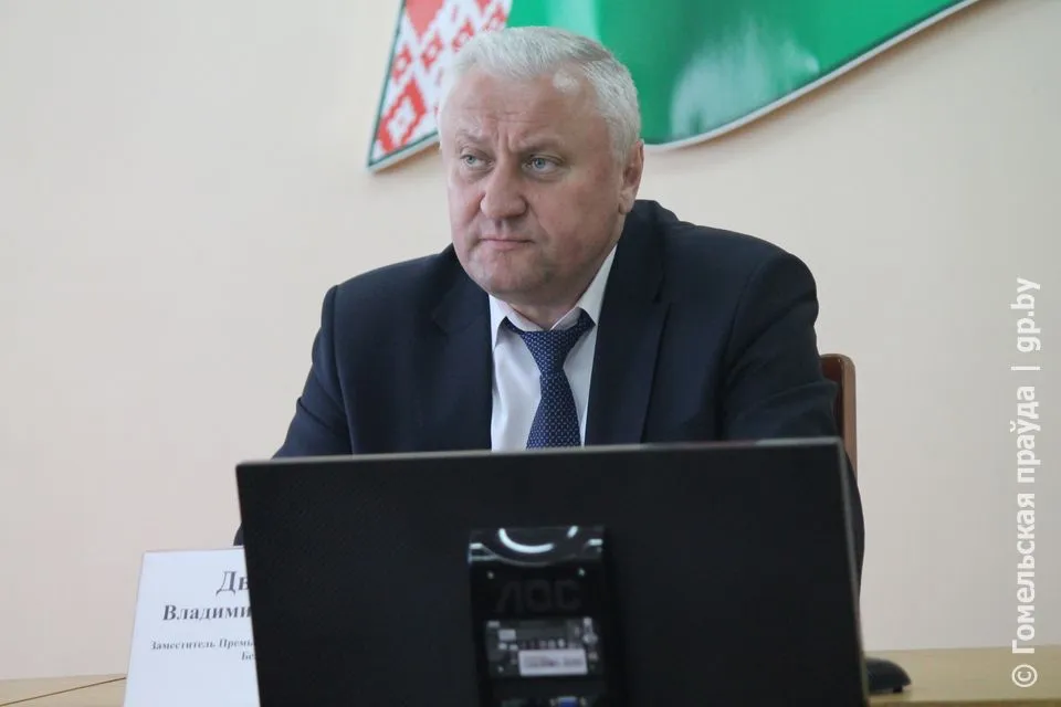 Заместитель премьер-министра Владимир Дворник провел прием граждан в Петрикове