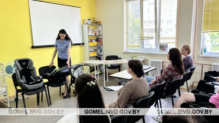 В Гомельской поликлинике сотрудники ГАИ провели мероприятие по предупреждению детского травматизма