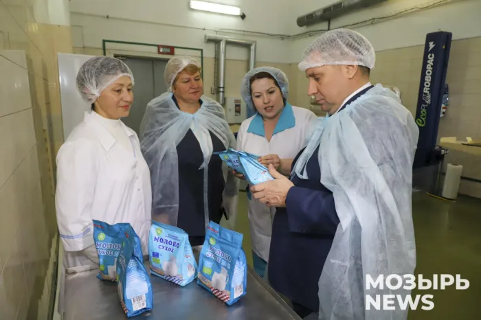 Помощник Президента – инспектор по Гомельской области Юрий Горлов в рамках деловой поездки посетил несколько предприятий Мозырщины