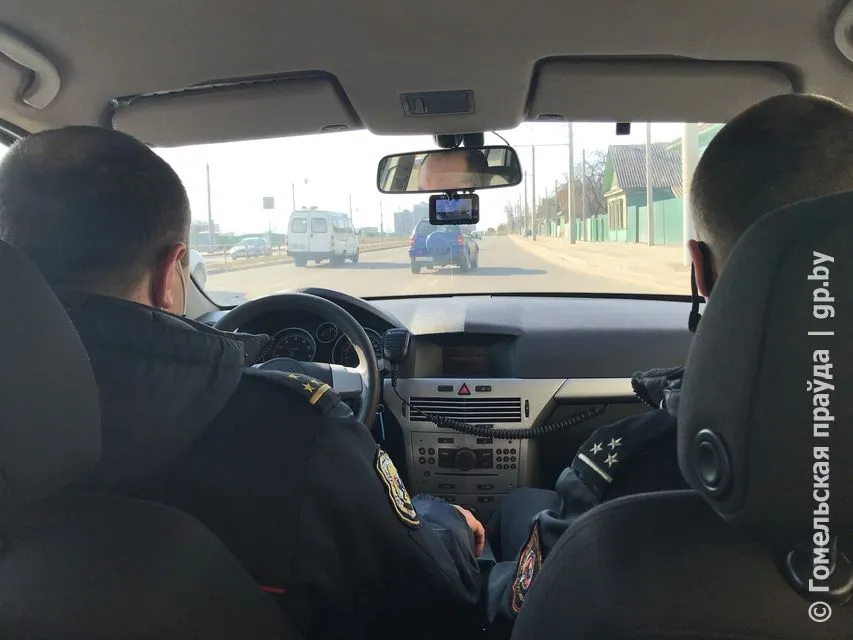 Как работает экипаж ГАИ без мигалок и опознавательной оклейки, узнал корреспондент "Гомельскай праўды"