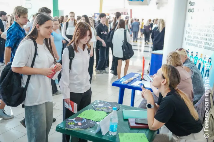 Подработка на лето: в Гомеле проходит молодежная ярмарка вакансий