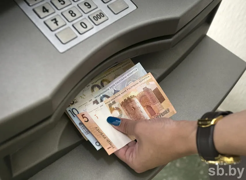 Зарплаты бюджетников в следующем году вырастут не менее чем на 10 процентов