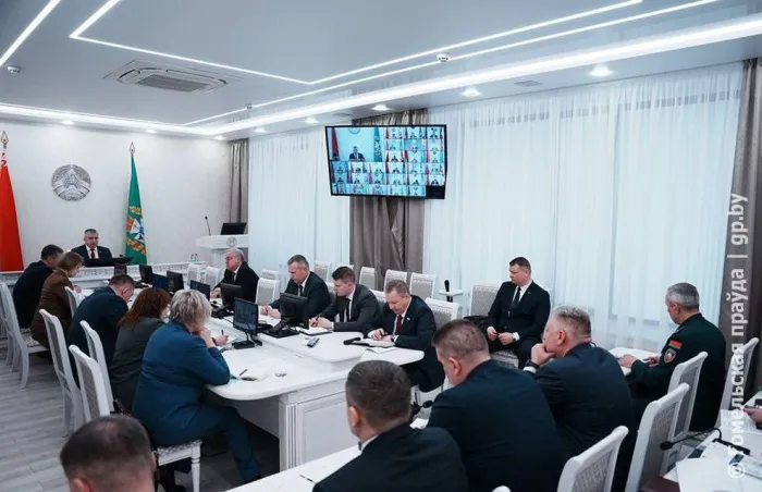 Чистая ферма – вопрос государственной важности. На аппаратном совещании в облисполкоме обсудили вопросы подготовки к паводку, благоустройства, расчистки снега 