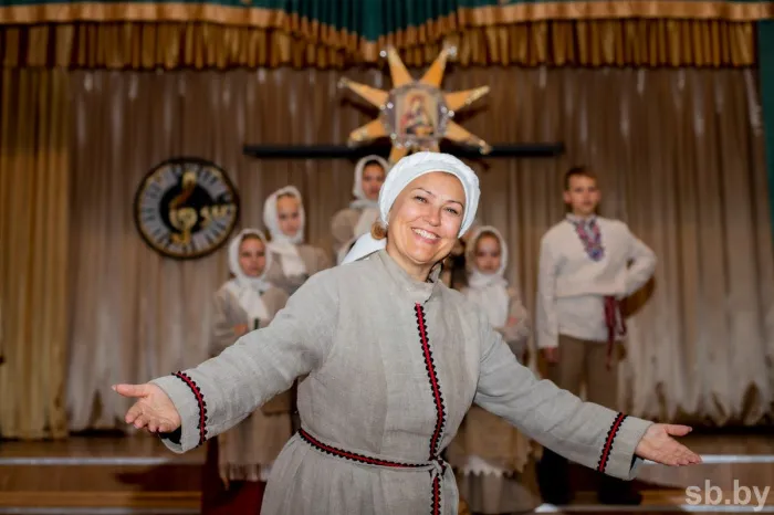 Экспедиции, аутентичные жалейки и костюмы, как из музея, – познакомились с фольклористами из гомельской школы