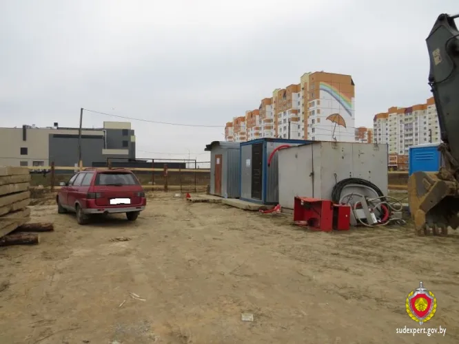 В Речице на сторожа напал неизвестный, приставил нож к горлу и требовал ключи от машины