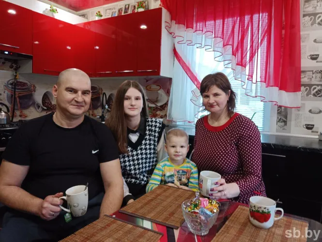 Многодетная семья реконструировала старый дом и предпочла агрогородок городу