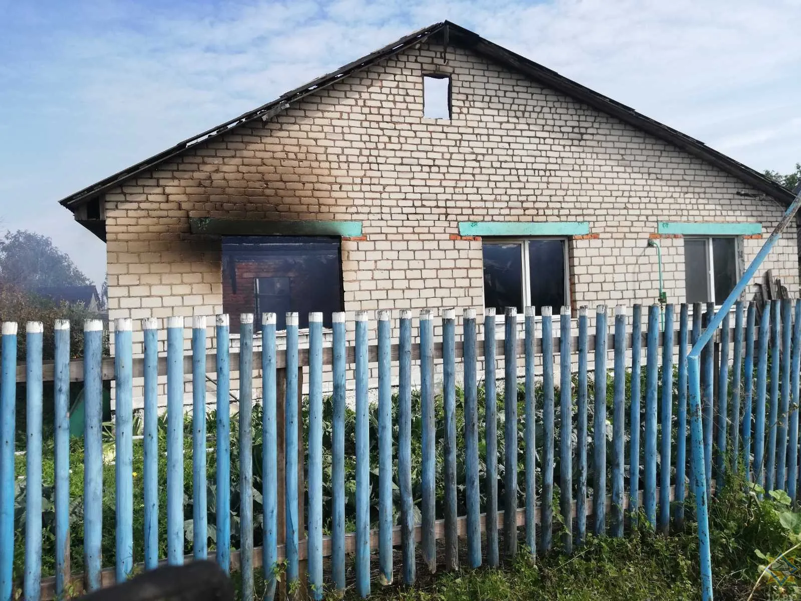 В Рогачевском районе мужчина пытался потушить пожар и получил ожоги