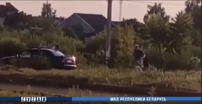  В поселке Ченки Гомельского района молодые люди катались на продуктовой тележке, привязанной к авто