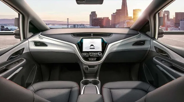 GM показала автомобиль без руля и педалей, который ездит сам