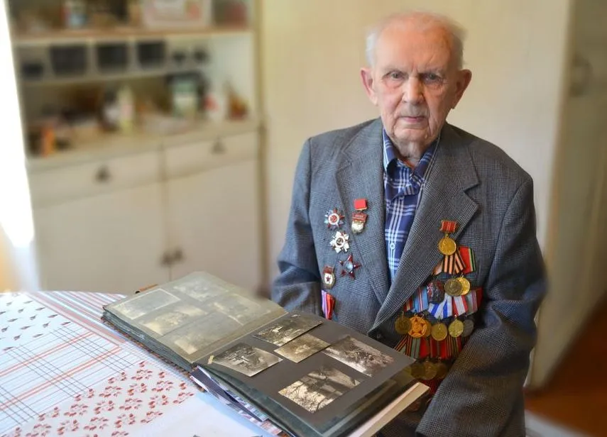 На железной дороге 40 лет: коренной гомельчанин Владимир Табаньков празднует вековой юбилей 