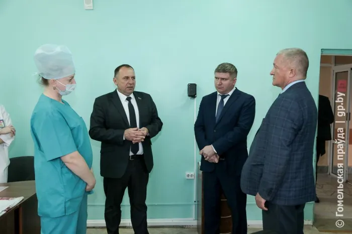 Очередей нет, но оптимизация нужна. Сергей Бартош посетил Речицкую центральную районную больницу