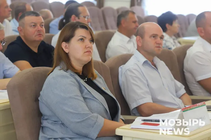 На сессии Мозырского районного Совета депутатов говорили о военно-патриотическом воспитании молодежи