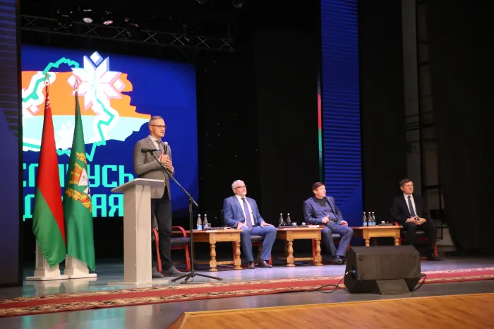 В Речице стартовала республиканская акция "Беларусь адзiная", приуроченная ко Дню народного единства