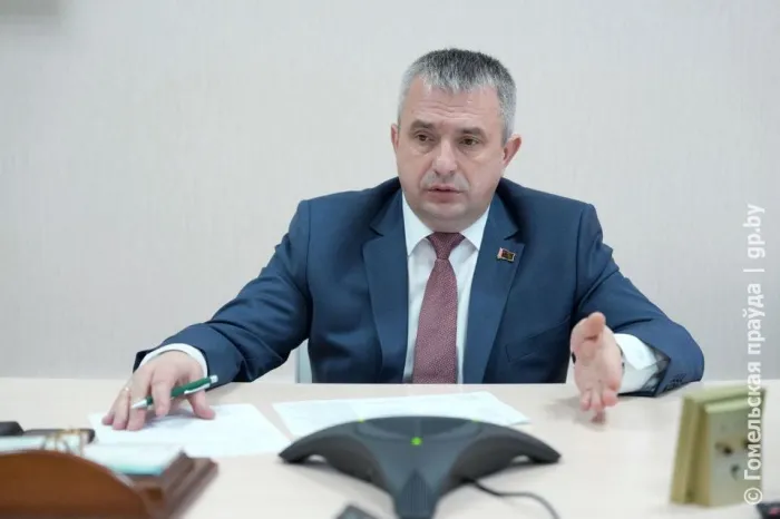 Несоответствие расписания и пропавшие деревья: председатель облисполкома Иван Крупко провел прямую телефонную линию в Гомеле