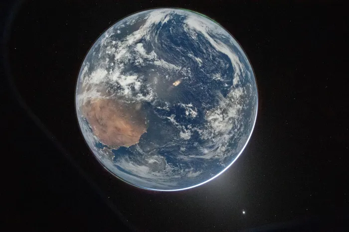 NASA обнародовало первые фото Земли, сделанные с борта корабля Orion