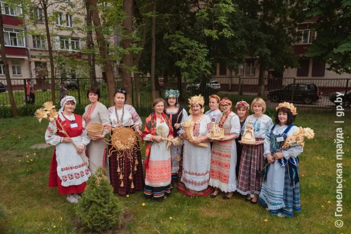 Фоторепортаж: в Гомеле проходит областной конкурс по соломоплетению 