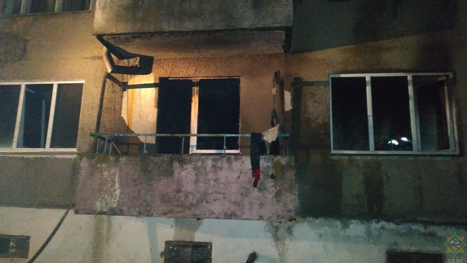 «Внизу горит квартира. У нас маленькие дети…»: на пожаре в Лоевском районе работниками МЧС спасено шесть человек и эвакуировано трое