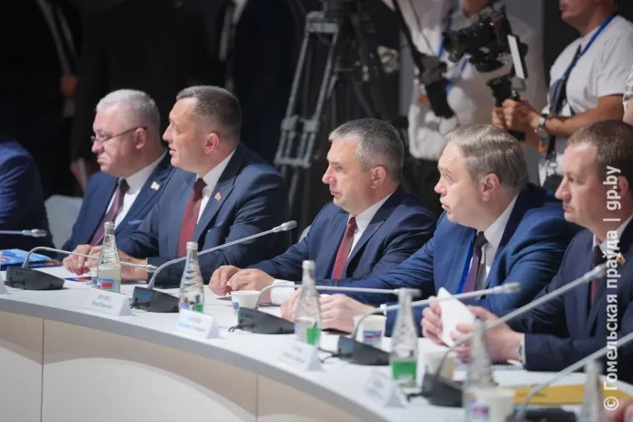 Деловая часть программы XI Форума регионов Беларуси и России: губернатор Иван Крупко принимает участие во встрече с председателями Совета Республики и Совета Федерации