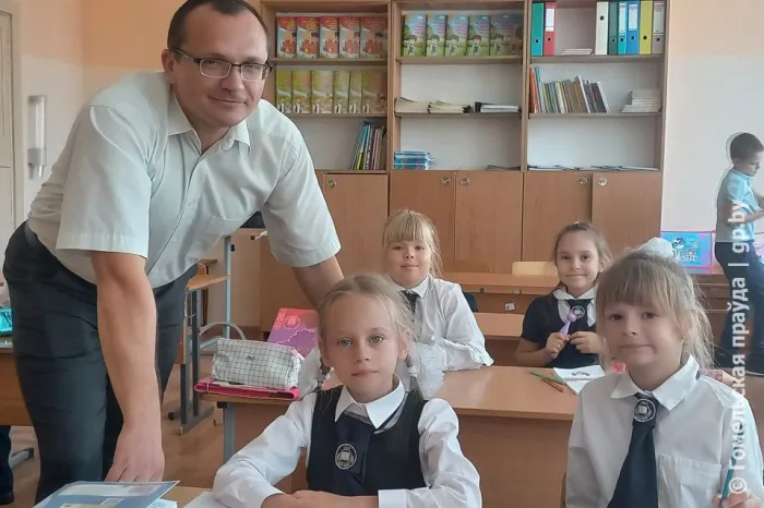 Стереотип о том, что обучать и воспитывать младших школьников должна женщина, развеивает мозырянин Валерий Викторович Трофимов