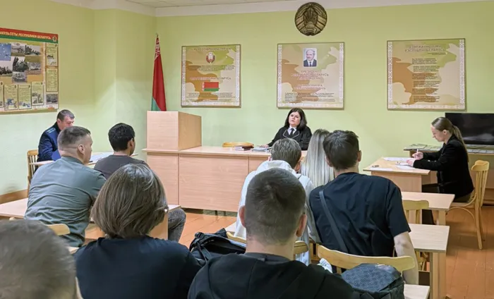 В очередной раз не явился в военкомат и получил три месяца ареста: прокуратура Калинковичского района в выездном судебном заседании поддержала гособвинение по делу