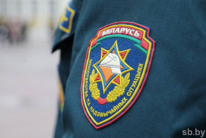 В Калинковичах пожилая горожанка упала в подтопленном погребе, на помощь к ней пришли спасатели