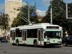 Троллейбус дернулся, пенсионерка упала и сломала руку