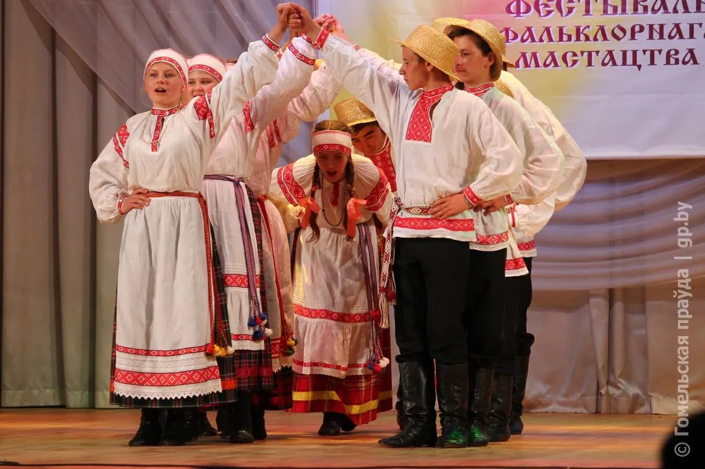 “Лявоніха”, “Карапэт”. 24 красавіка ў Калінкавічах пройдзе Х абласны конкурс выканаўцаў народных бытавых танцаў “Вытокі”