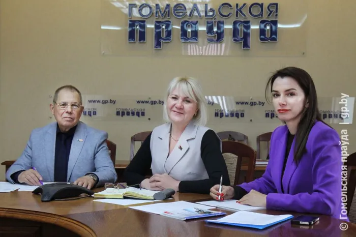 Разъяснили нюансы новых правил по охране труда при работе на высоте и рассказали, должен ли наниматель перед проверкой знаний по охране труда провести учебу