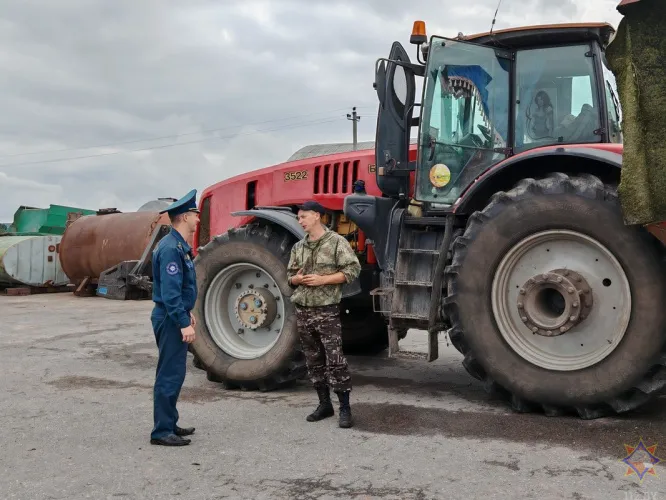 В поле безопасности: рейды МЧС по местам сбора урожая