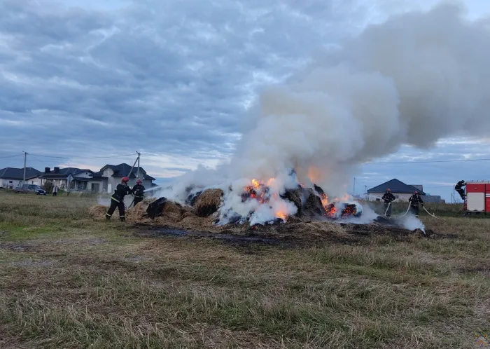 В Жлобине спасатели ликвидировали пожар соломы