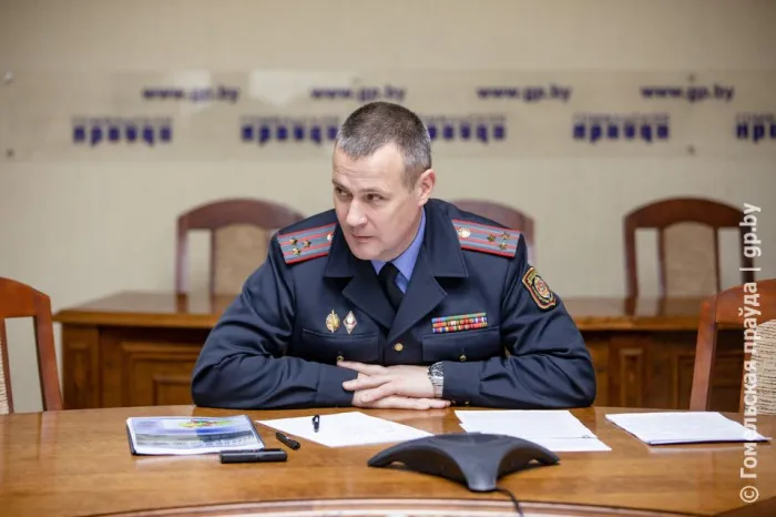 "Мою дачу и еще три дома обокрали...", "Можно ли установить шлагбаум во дворе многоэтажки?": начальник УВД облисполкома Александр Шастайло ответил на вопросы читателей и корреспондента «Гомельскай праўды»