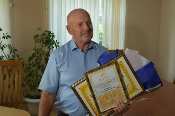 Григорий Анопреенко руководит сельхозпредприятием «Комаринский» в Брагинском районе с 1994 года