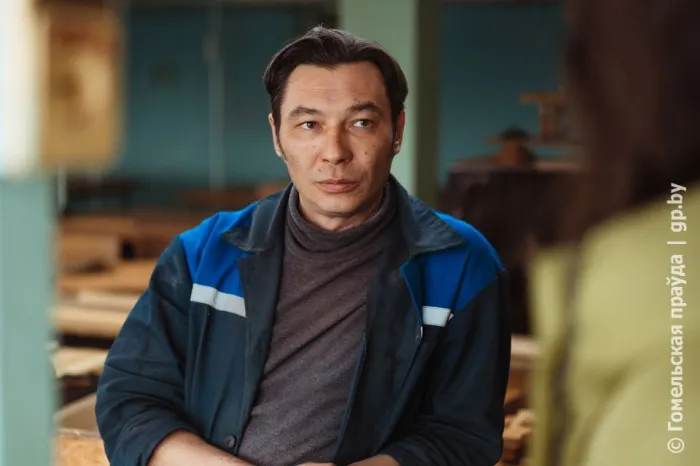 Я и Цоя могу, и Ленина. Резчик из Гомеля превращает дерево в известных певцов, редких животных и ангелов