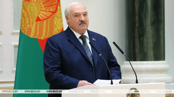 Лукашенко о задаче военпрому: должны научиться отклонять от цели любой беспилотник 