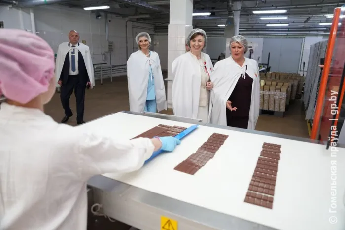 Председатель Совета Республики Наталья Кочанова пообщалась с коллективом кондитерской фабрики «Спартак»