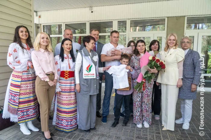 Мамочкино счастье. На Гомельщине стартовал республиканский проект Белорусской партии «Белая Русь» «Трэці – бацькаў»