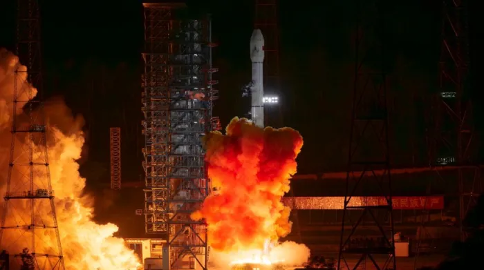 Китай успешно запустил зонд "Тяньвэнь-2" для исследования астероидов